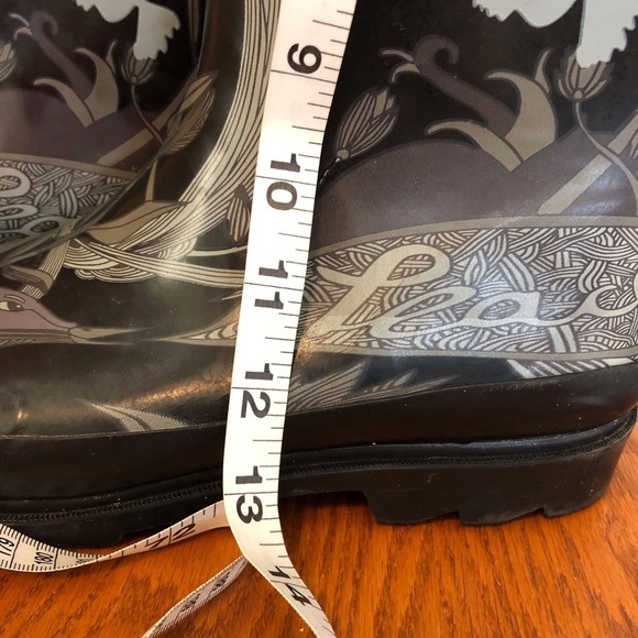 The Sac Waterproof Rain Boots, Black/Grey, Bird & Flower Theme, Size 9 - Picture 9 of 12